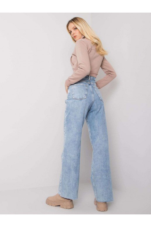 Gaiši zilas taisnas džinsa bikses...