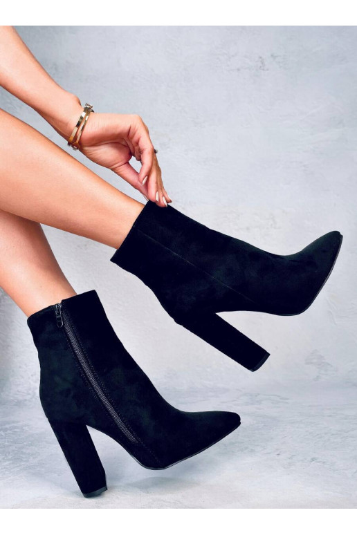 Kurpes ar papēžiem RIVERS BLACK