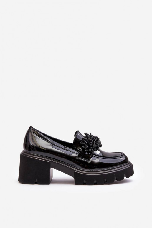 Sieviešu apavi ar ornamentiem melnas...