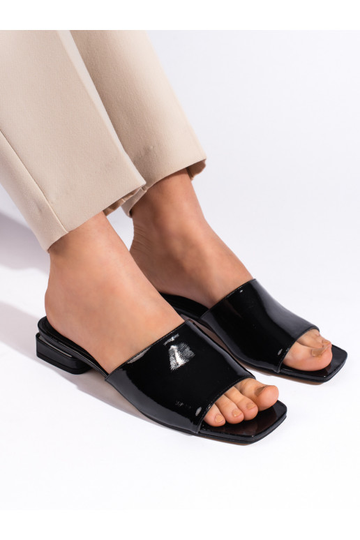   Melnas krāsas čības  