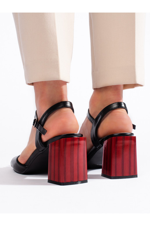 sandales   Melnas krāsas uz papēža