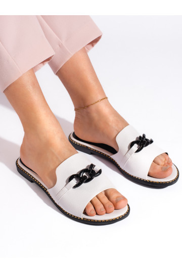 baltas krāsas čības    2