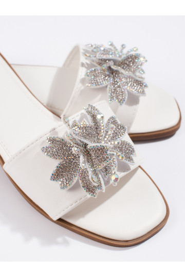 baltas krāsas čības    2