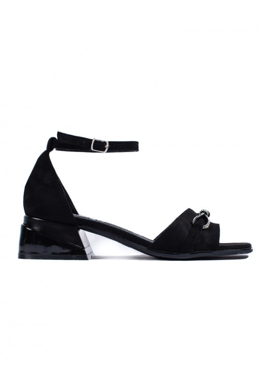 Melns  kurpes na nikim obcasie