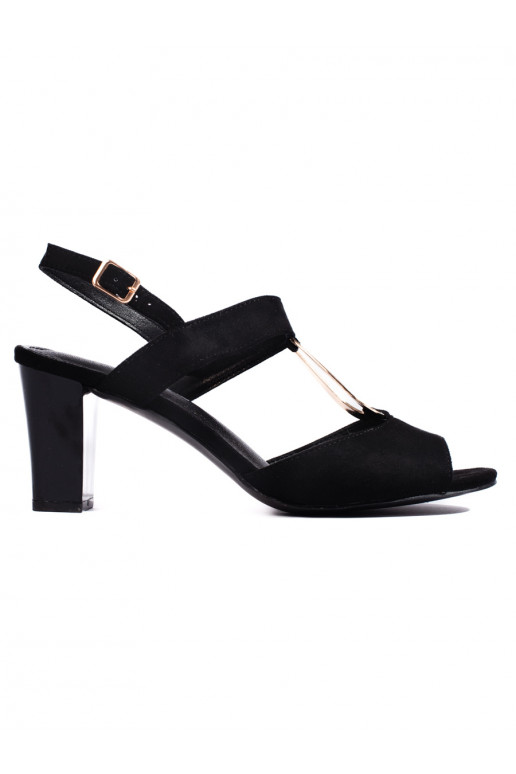 Melns kurpes  uz papēža