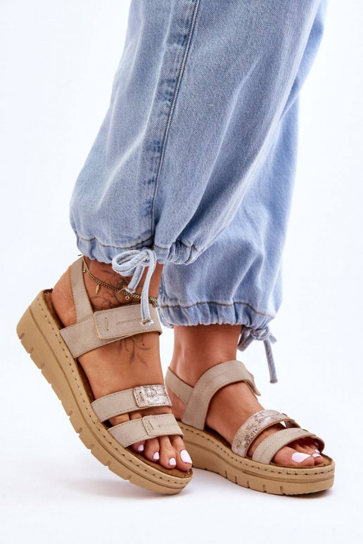 Sandales ar lipīgiem stiprinājumiem...