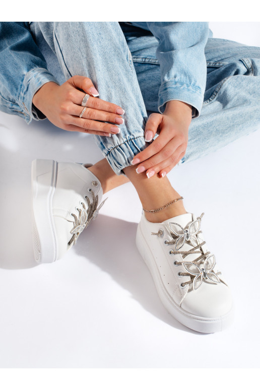 baltas krāsas  sieviešu apavi  z motylkami baltas krāsas  sieviešu apavi  z motylkami