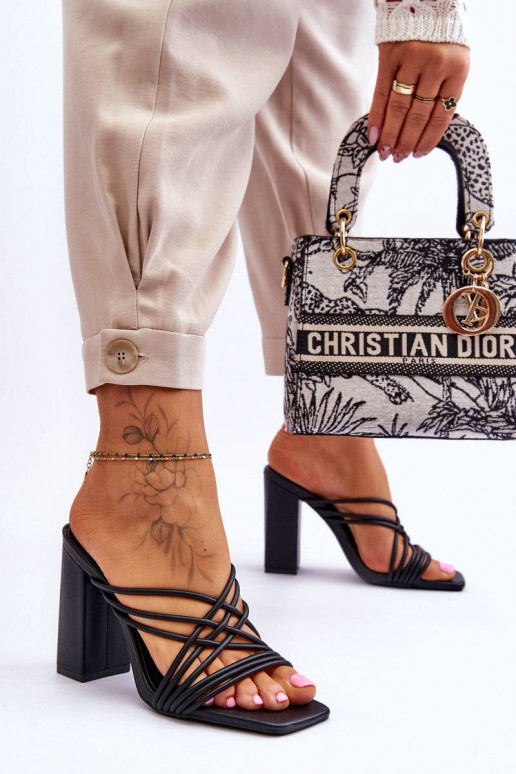 Čības ar papēdi ar siksniņām melnas...