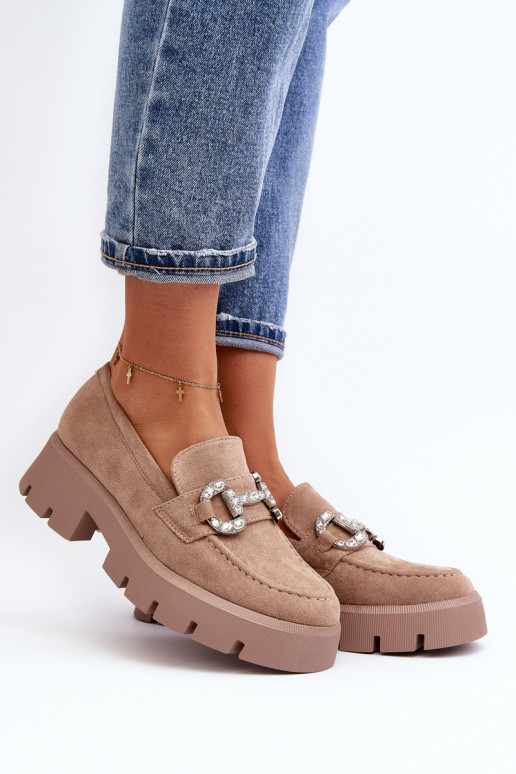 Mokasīni ar ornamentiem smilšu krāsas...