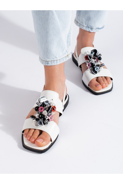 baltas krāsas  kurpes 