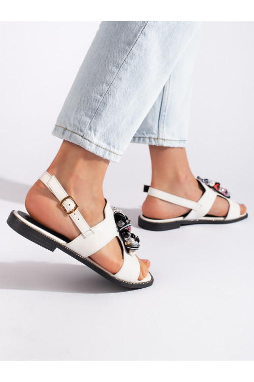 baltas krāsas  kurpes 