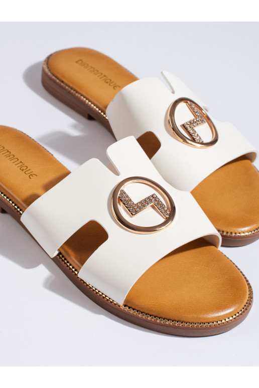 baltas krāsas  čības  