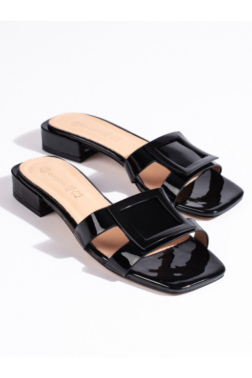  Melnas krāsas  čības  