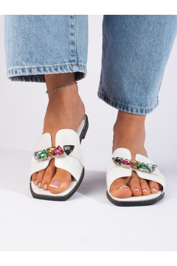 baltas krāsas čības    2