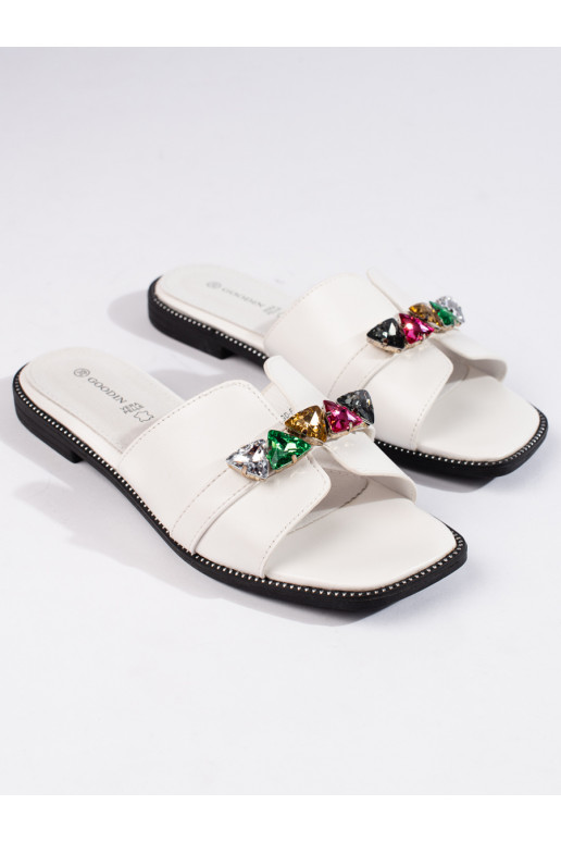 baltas krāsas čības   