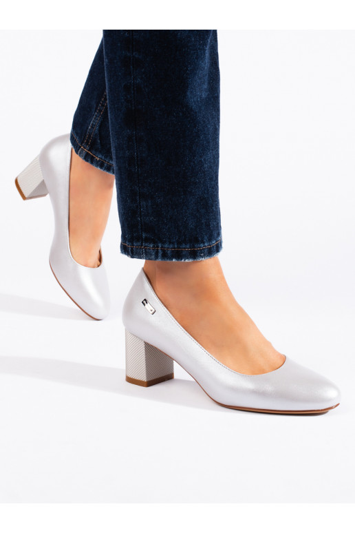 Sudraba krāsas puszābaki uz papēža Sergio Leone