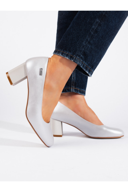 Sudraba krāsas puszābaki uz papēža Sergio Leone