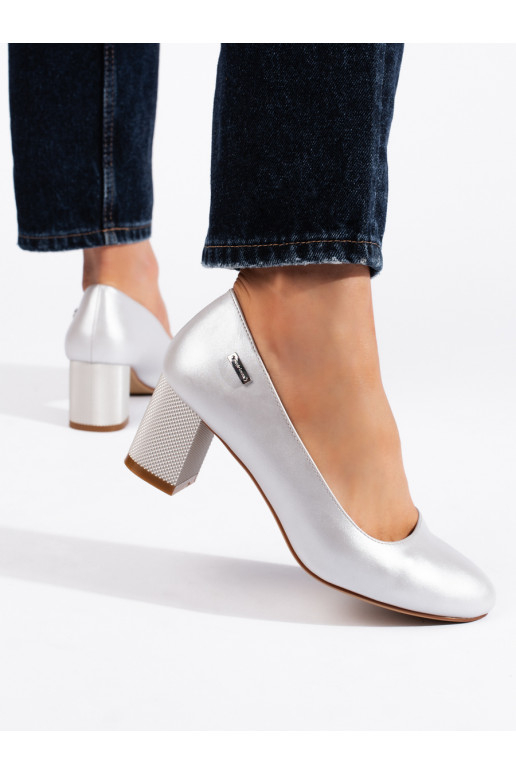 Sudraba krāsas puszābaki uz papēža Sergio Leone