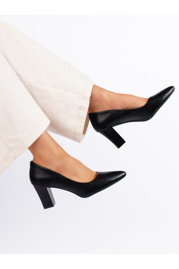 Melnas krāsas puszābaki uz papēža Sergio Leone 2