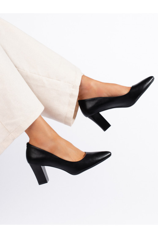  Melnas krāsas puszābaki uz papēža Sergio Leone