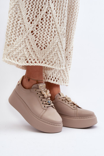 Sneakers modeļa apavi...