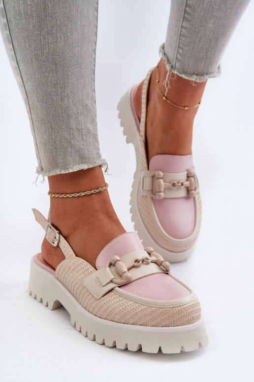 Sieviešu basenes ar platiem papēžiem...