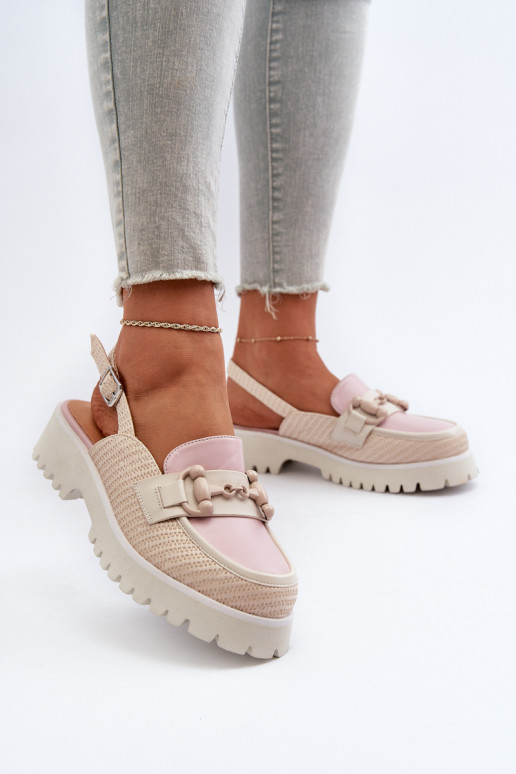 Sieviešu basenes ar platiem papēžiem...