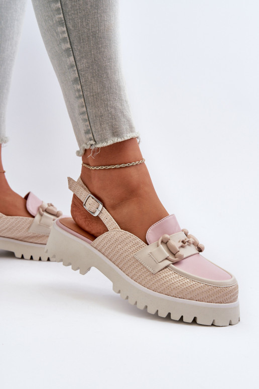 Sieviešu basenes ar platiem papēžiem...