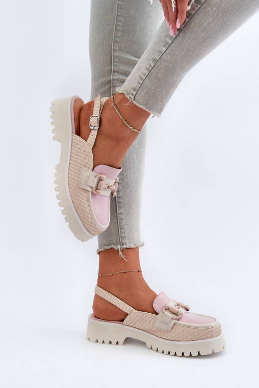 Sieviešu basenes ar platiem papēžiem...