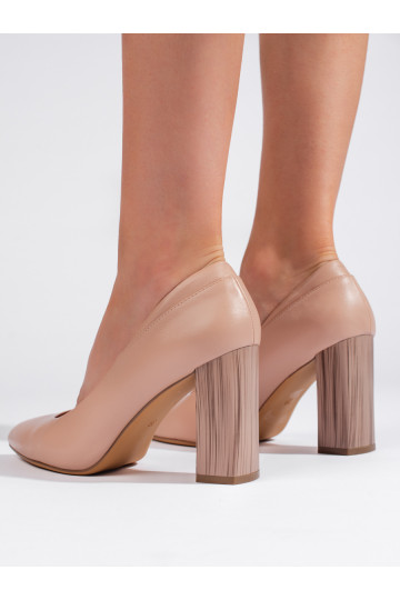 puszābaki Sergio Leone na ozdobnym słupku 2