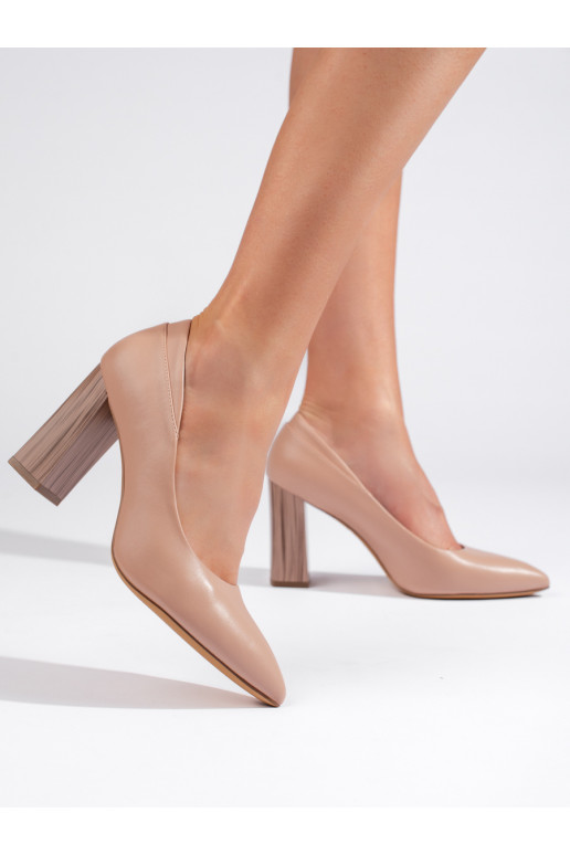   puszābaki Sergio Leone na ozdobnym słupku