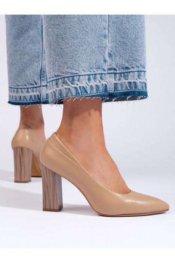 smilšu krāsas puszābaki Sergio Leone na ozdobnym słupku 2