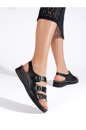 Melnas krāsas kurpes