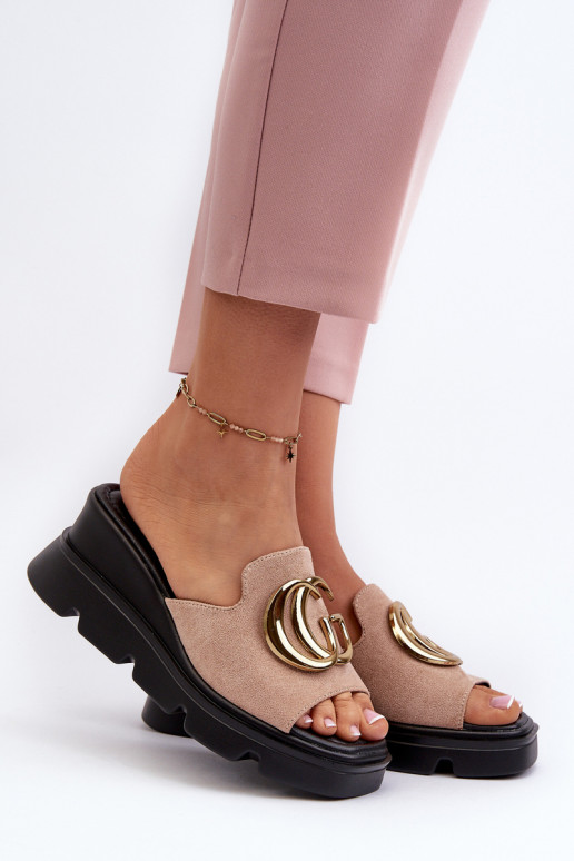 Sieviešu čības, kas izgatavotas no... Sieviešu čības, kas izgatavotas no...