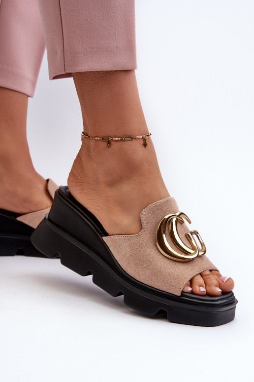 Sieviešu čības, kas izgatavotas no... Sieviešu čības, kas izgatavotas no...