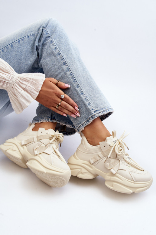 Sneakers modeļa apavi smilšu krāsas... Sneakers modeļa apavi smilšu krāsas...