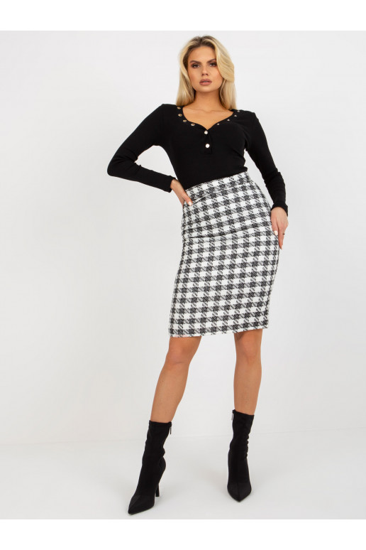 Melnbalti Tvīda rūtaini zīmuļu svārki