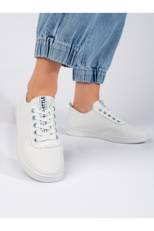 baltas krāsas   kurpes