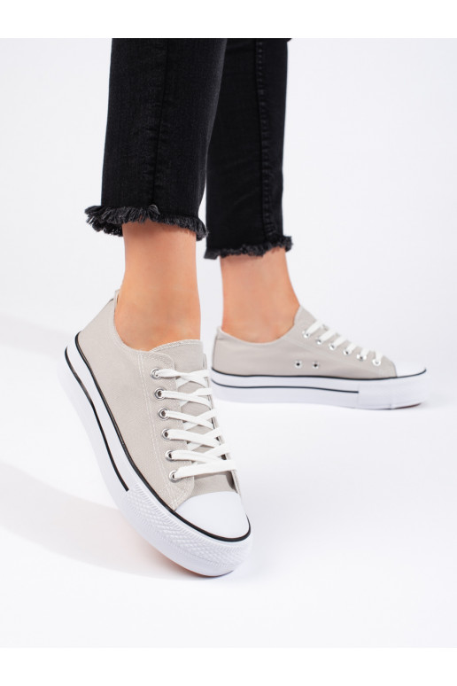   pelēkas krāsas kurpes