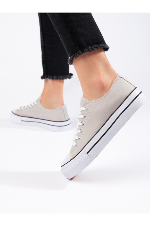   pelēkas krāsas kurpes