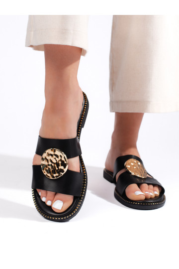 Melnas krāsas čības