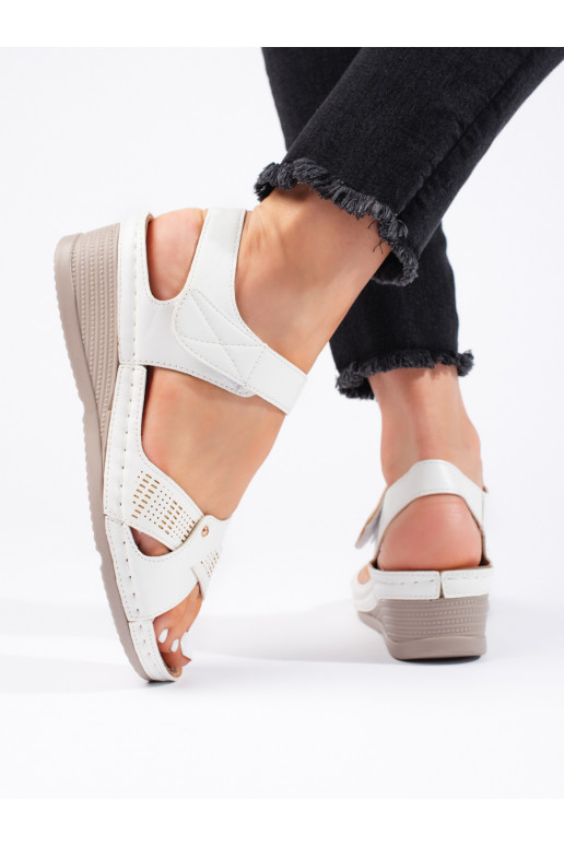 Ērtas sieviešu sandales ar nelielu platformu  balta krāsa