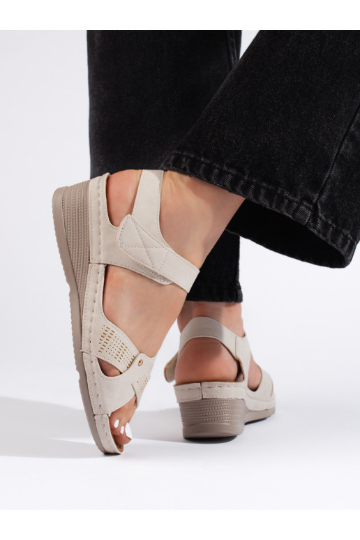 Ērtas sieviešu sandales ar nelielu platformu  