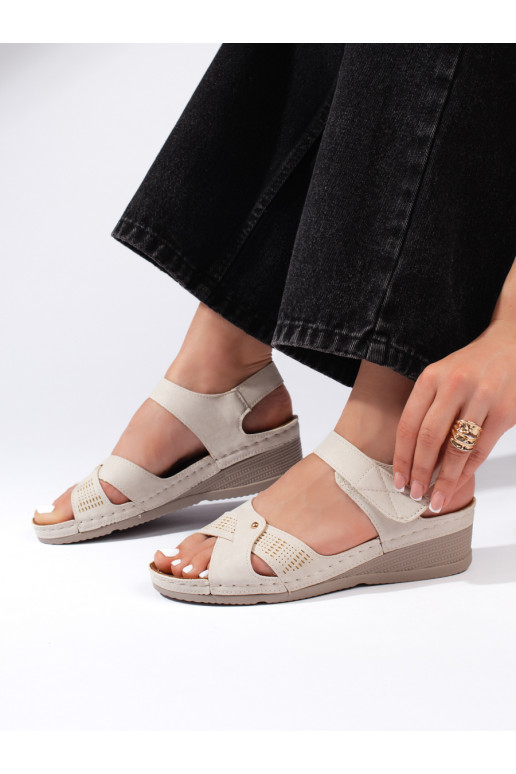 Ērtas sieviešu sandales ar nelielu platformu  