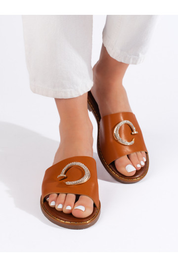 brūnas krāsas čības