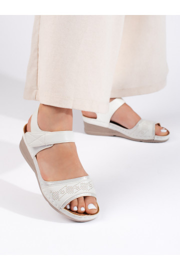 baltas krāsas kurpes   2