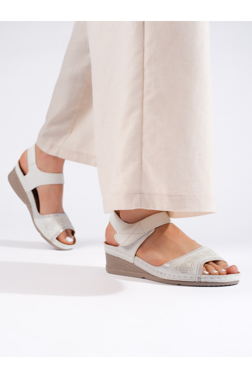 baltas krāsas kurpes  