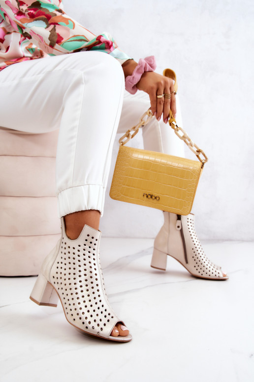 Abažūrveida apaļumi smilškrāsas krāsā Abažūrveida apaļumi smilškrāsas krāsā