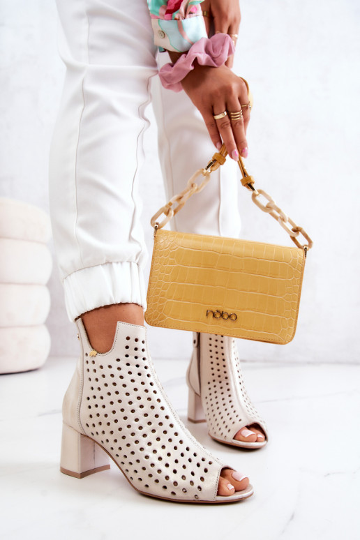 Abažūrveida apaļumi smilškrāsas krāsā Abažūrveida apaļumi smilškrāsas krāsā