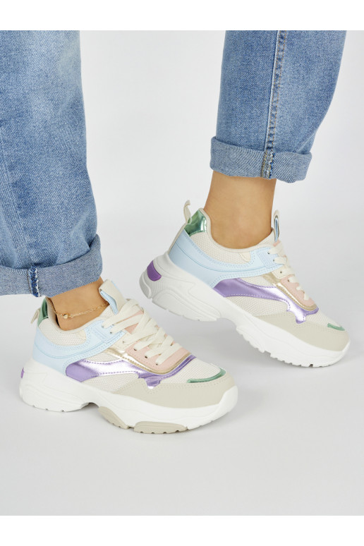 Dažādu krāsu   sieviešu apavi  